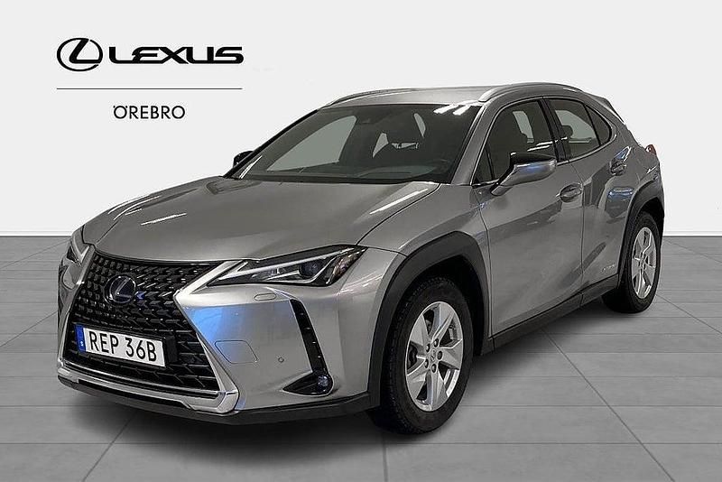 Grå Begagnad 2019 Lexus UX 250h SUV | 239 900 kr (Marknadspris) - Bild 1/4