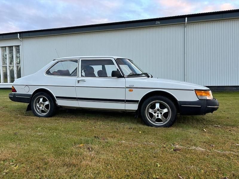Begagnad 1989 Saab 900 Sedan | 29 800 kr - Bild 1/4