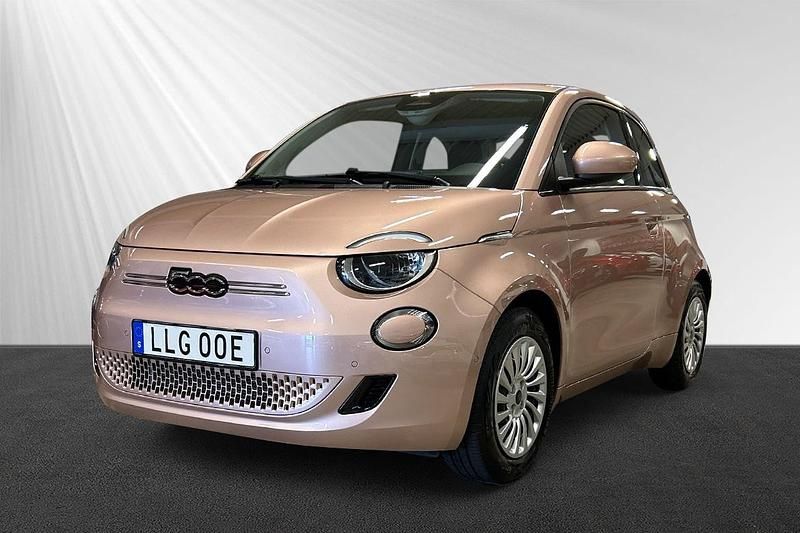 Begagnad Fiat 500e 88 kW (120 HK) 2023 Röd Halvkombi