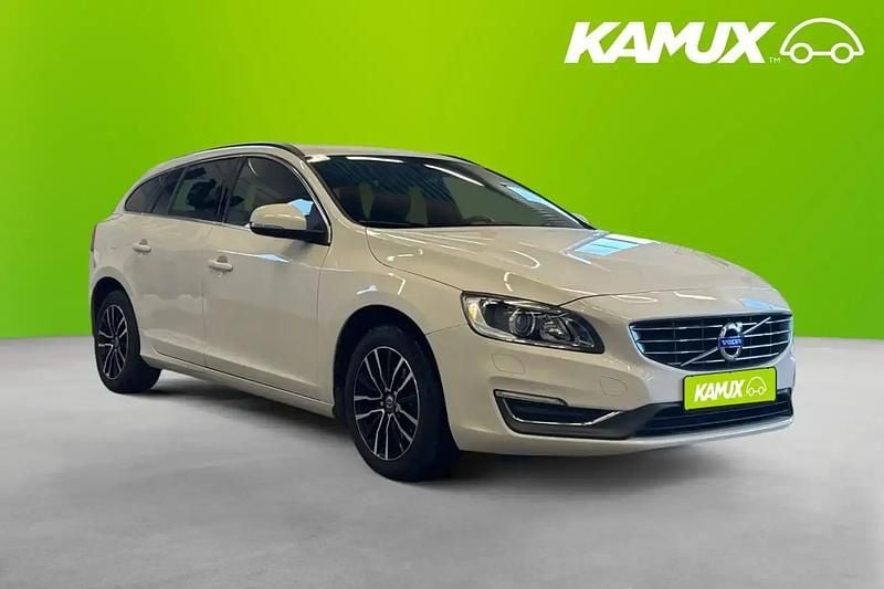 Vit Begagnad 2015 Volvo V60 Momentum Kombi | 129 800 kr (Marknadspris) - Bild 1/4