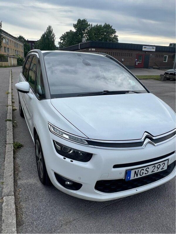 Vit Begagnad 2016 Citroën Grand C4 Picasso Minibuss | 86 000 kr (Marknadspris) - Bild 1/4