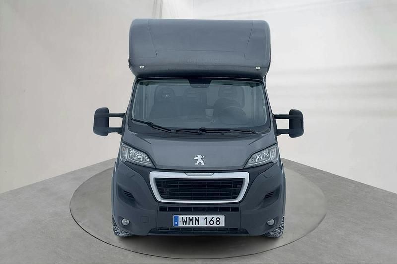 Begagnad Peugeot Boxer 163 HK (119 kW) 2018 Grå Van