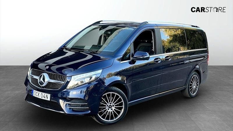 Blå Begagnad 2019 Mercedes V300 AMG Minibuss | 549 900 kr (Marknadspris) - Bild 1/4