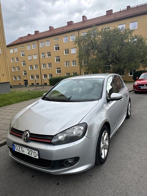 Silver Begagnad 2013 VW Golf VII Halvkombi | 44 900 kr (Bra pris) - Bild 1/4