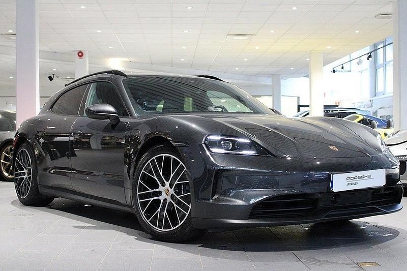 Mörkgrå Begagnad 2024 Porsche Taycan Sport Turismo Sedan | 1 045 000 kr - Bild 1/4