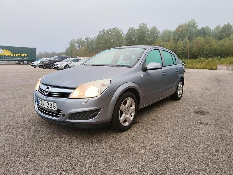 Grå Begagnad 2007 Opel Astra Halvkombi | 26 000 kr (Marknadspris) - Bild 1/4