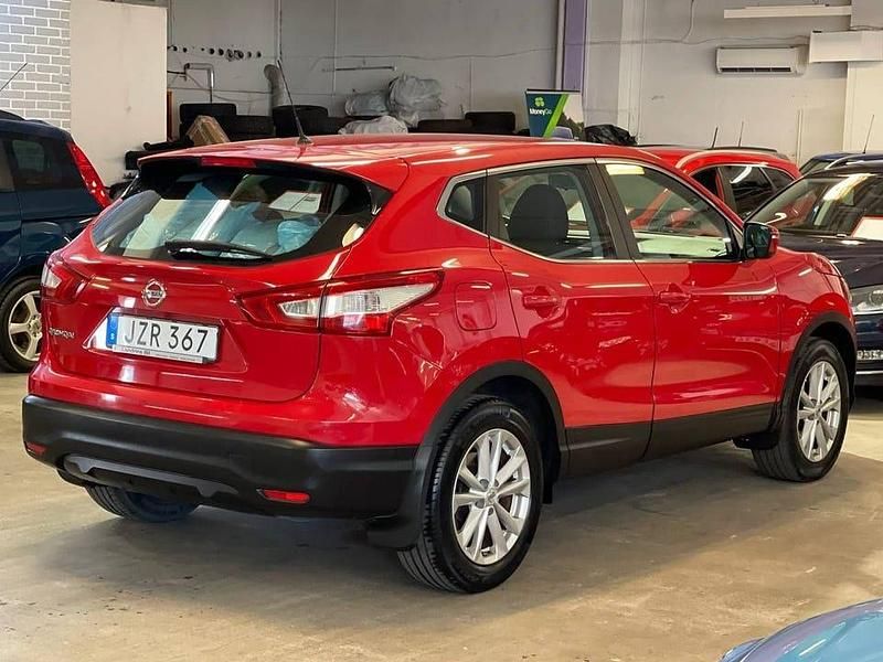 Begagnad Nissan Qashqai S 116 HK (85 kW) 2015 Röd SUV