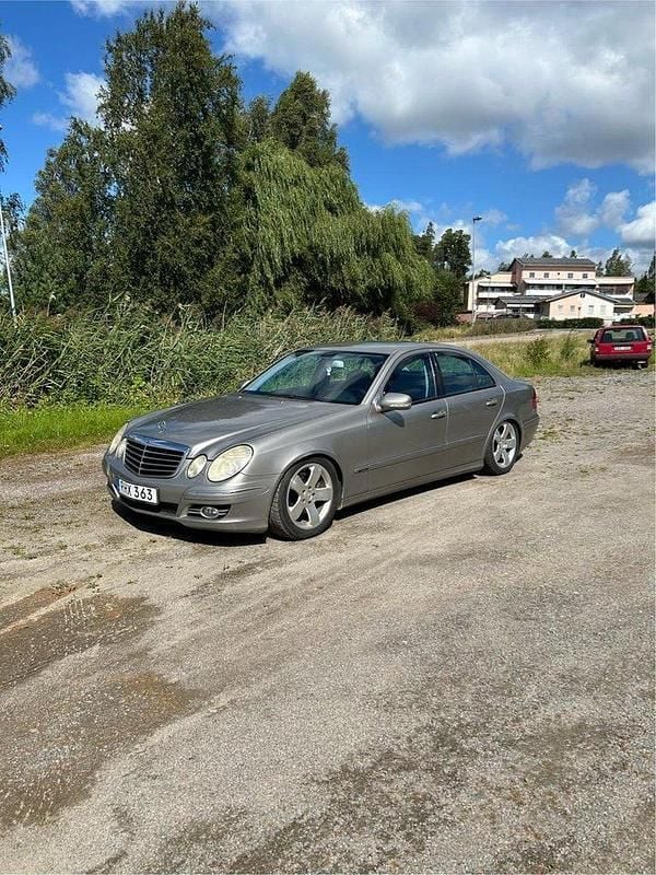 Silver Begagnad 2008 Mercedes E280 Avantgarde Sedan | 35 000 kr (Superpris) - Bild 1/4