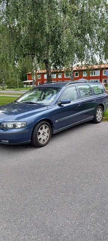 Blå Begagnad 2004 Volvo V70 Business Edition Kombi | 5 000 kr (Superpris) - Bild 1/3