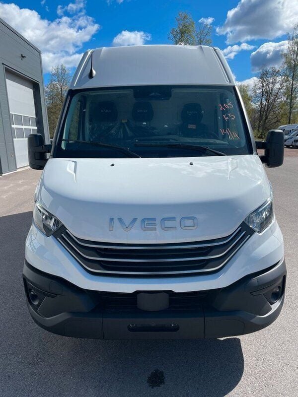 Vit Ny 2025 Iveco Daily Van | 561 250 kr (Marknadspris) - Bild 1/4