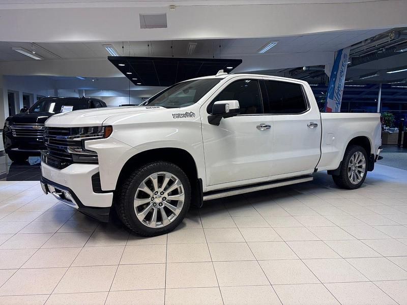 Vit Begagnad 2021 Chevrolet Silverado Van | 873 750 kr - Bild 1/4