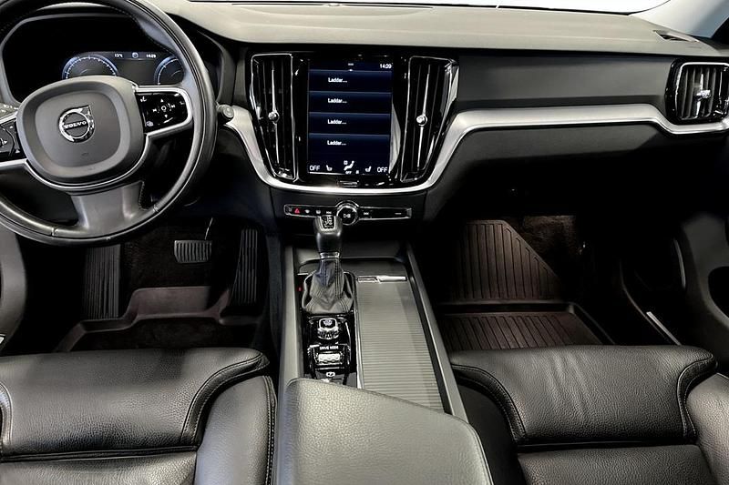 Begagnad Volvo V60 CC SE 192 HK (141 kW) 2019 Silver Kombi