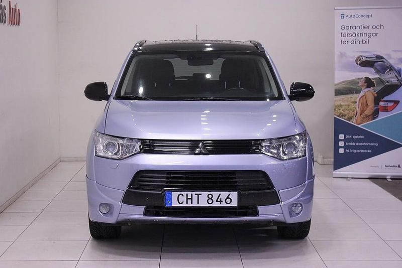 Begagnad Mitsubishi Outlander P-HEV 121 HK (88 kW) 2014 Ljusblå SUV