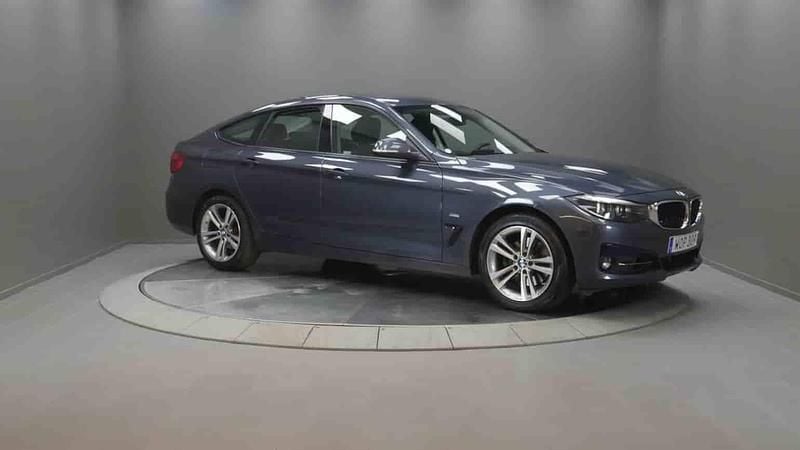 Grå Begagnad 2018 BMW 330 Gran Turismo Halvkombi | 249 000 kr (Lite dyr) - Bild 1/1