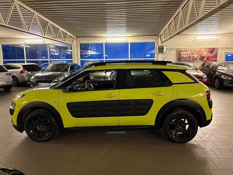 Begagnad Citroën C4 Cactus PureTech 82 HK (60 kW) 2015 Gul Halvkombi