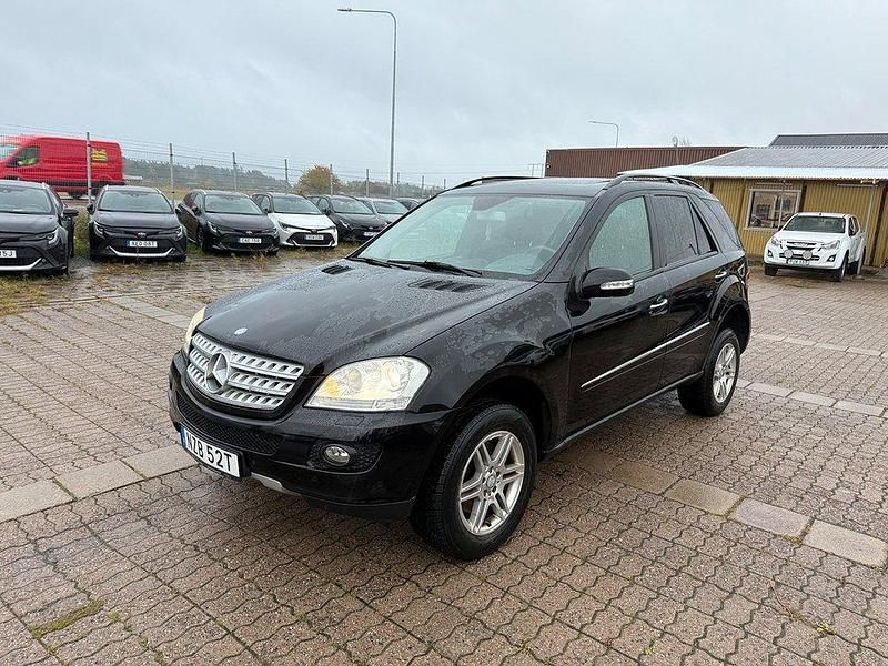 Svart Begagnad 2007 Mercedes ML320 SUV | 84 900 kr (Lite dyr) - Bild 1/4