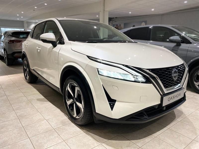 Vit Begagnad 2024 Nissan Qashqai N-Connecta SUV | 299 900 kr (Bra pris) - Bild 1/4