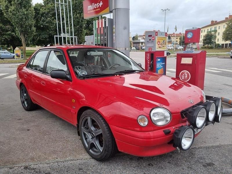 Begagnad 1999 Toyota Corolla Sedan | 33 000 kr (Lite dyr) - Bild 1/4