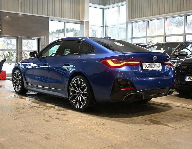 Begagnad BMW i4 M Sport 442 kW (601 HK) 2022 Blå Sedan