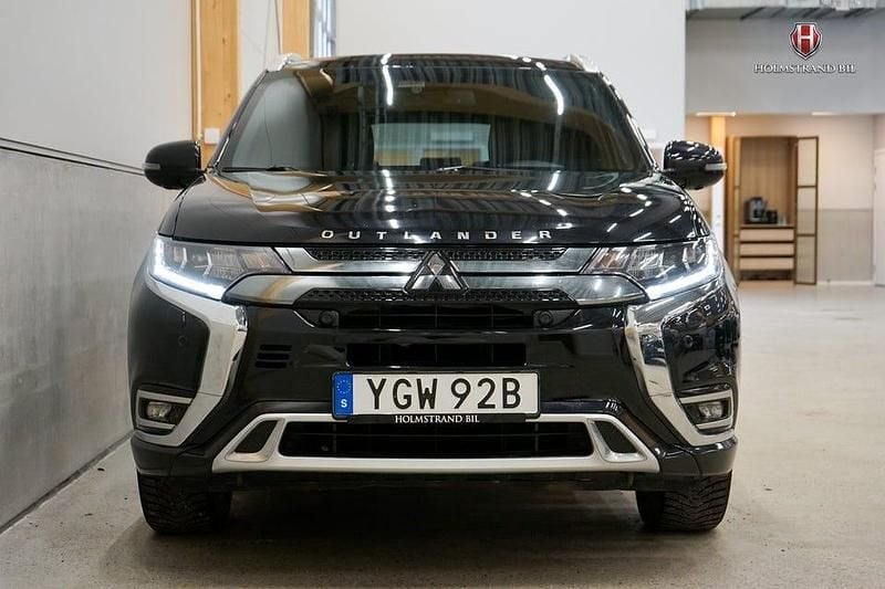 Begagnad Mitsubishi Outlander 224 HK (164 kW) 2020 Svart SUV