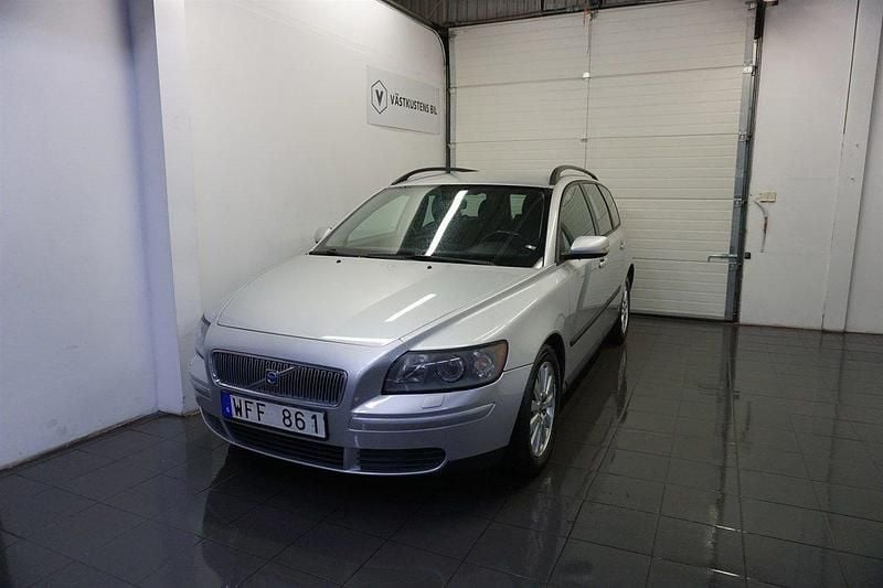 Ljusgrå Begagnad 2004 Volvo V50 Kombi | 34 900 kr (Marknadspris) - Bild 1/4