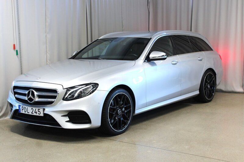 Silver Begagnad 2016 Mercedes E220 AMG line Kombi | 254 900 kr (Marknadspris) - Bild 1/4