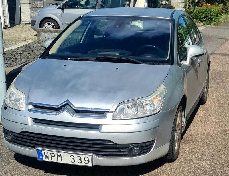 Silver Begagnad 2005 Citroën C4 Halvkombi | 14 999 kr (Marknadspris) - Bild 1/4