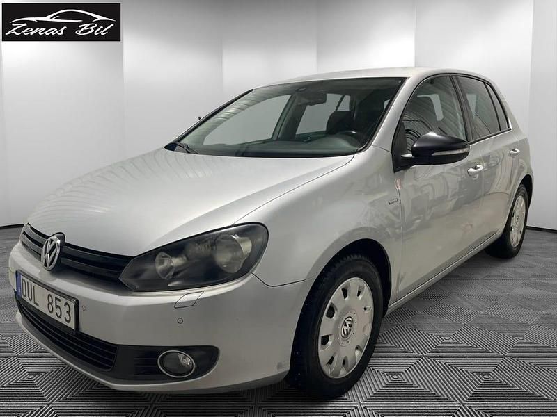 Silver Begagnad 2012 VW Golf VII Trendline Halvkombi | 59 900 kr (Marknadspris) - Bild 1/4