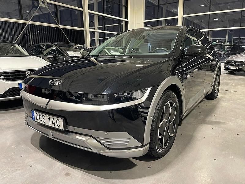 Svart Begagnad 2023 Hyundai Ioniq 5 Advanced SUV | 419 900 kr - Bild 1/4