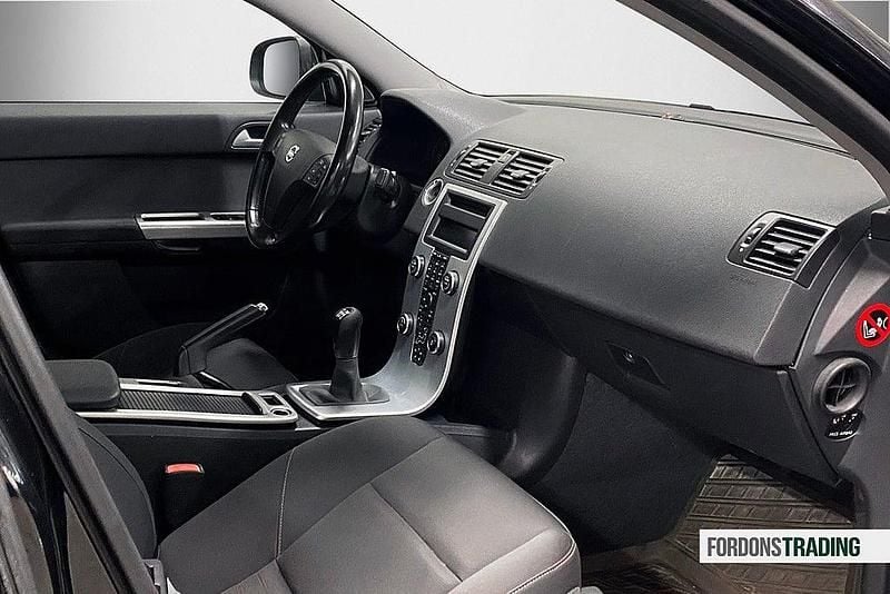 Begagnad Volvo S40 Momentum 116 HK (85 kW) 2010 Svart Sedan