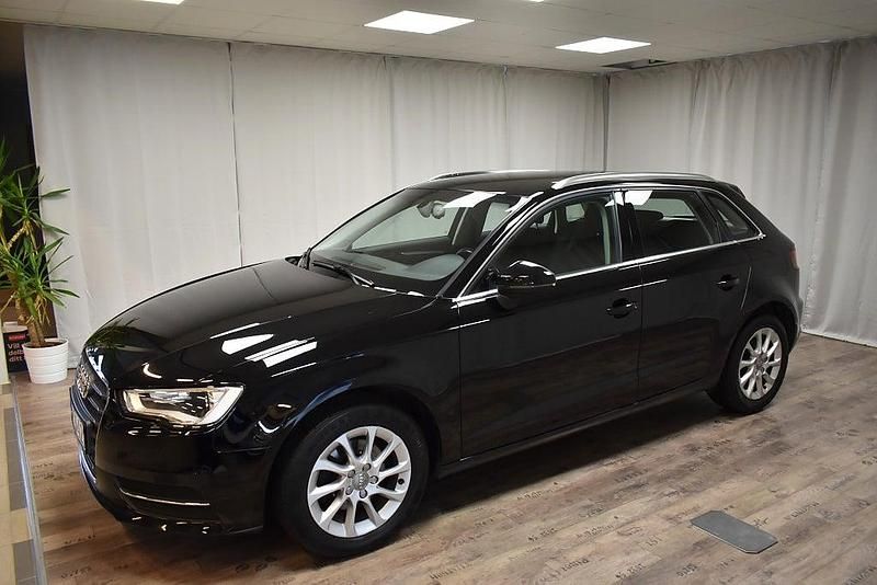 Begagnad Audi A3 Sportback 110 HK (80 kW) 2014 Svart Halvkombi