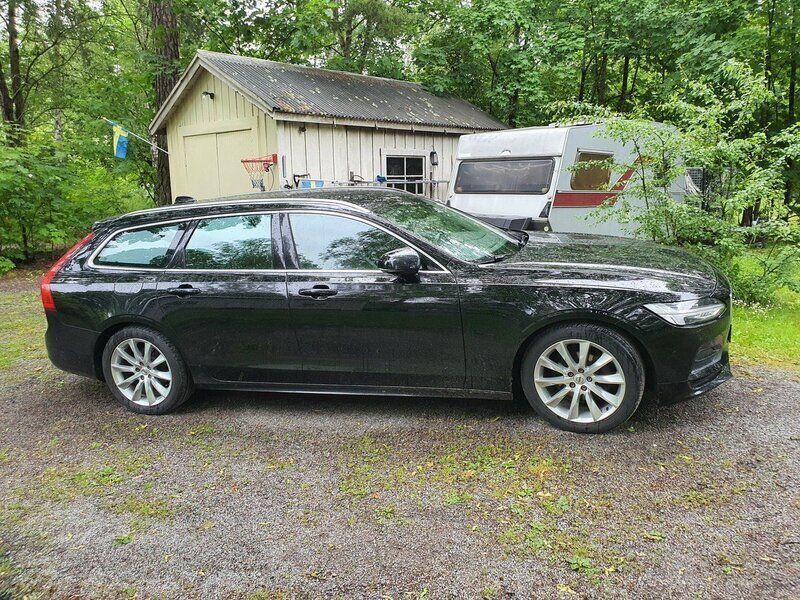 Svart Begagnad 2019 Volvo V90 Momentum Kombi | 190 000 kr (Marknadspris) - Bild 1/4