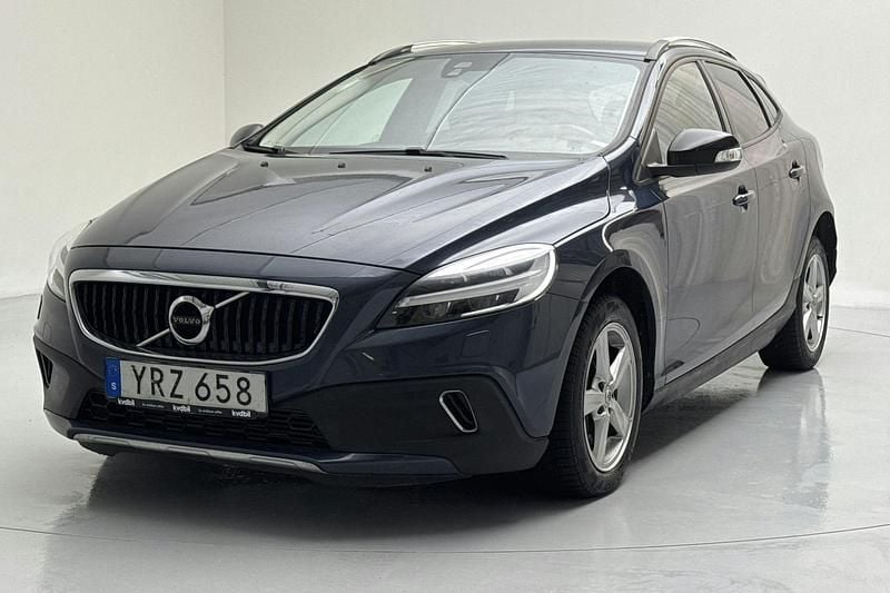 Mörkblå Begagnad 2019 Volvo V40 CC Kombi | 179 800 kr (Bra pris) - Bild 1/4