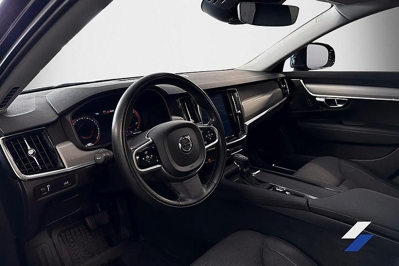 Begagnad Volvo V90 CC Momentum 190 HK (139 kW) 2020 Svart Kombi