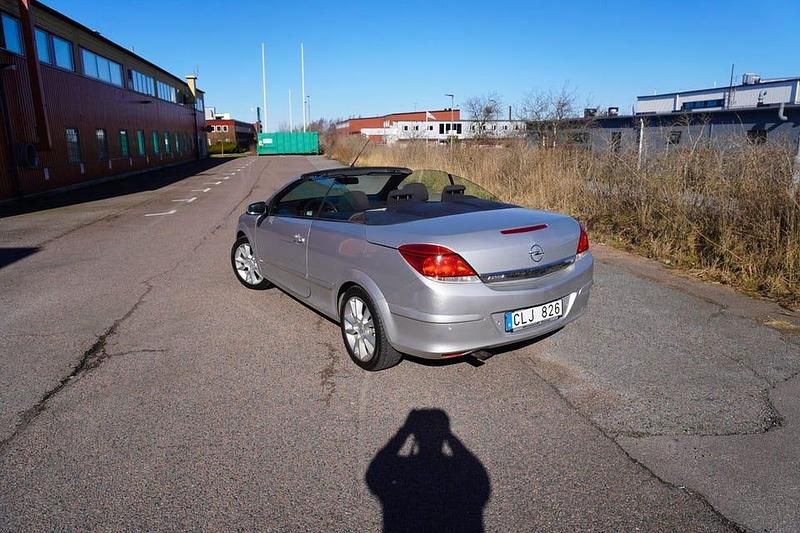 Begagnad Opel Astra 140 HK (102 kW) 2006 Silver