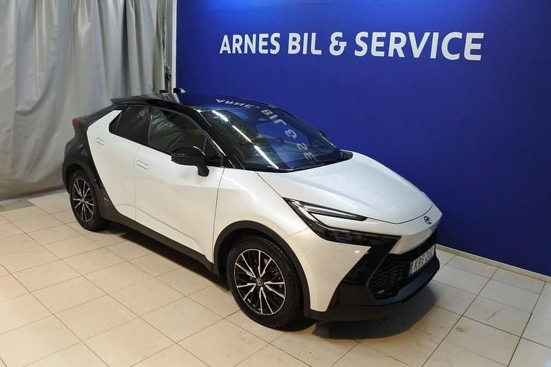 Begagnad Toyota C-HR Edition 197 HK (144 kW) 2023 Vit SUV