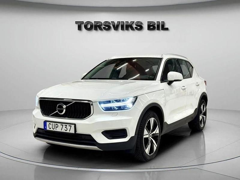 Vit Begagnad 2018 Volvo XC40 Momentum SUV | 289 900 kr (Marknadspris) - Bild 1/4