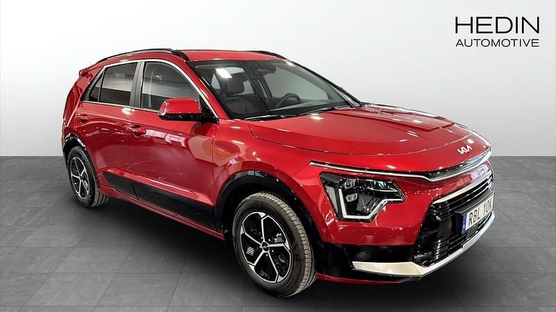 Begagnad Kia Niro Advance 94 HK (69 kW) 2024 Röd SUV