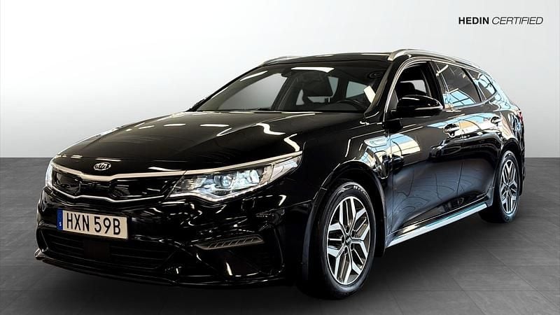 Svart (black) Begagnad 2020 Kia Optima Hybrid Advance Sedan | 199 000 kr (Marknadspris) - Bild 1/4