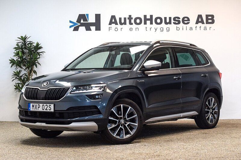 Grå Begagnad 2019 Skoda Karoq SUV | 209 000 kr (Dyr) - Bild 1/4