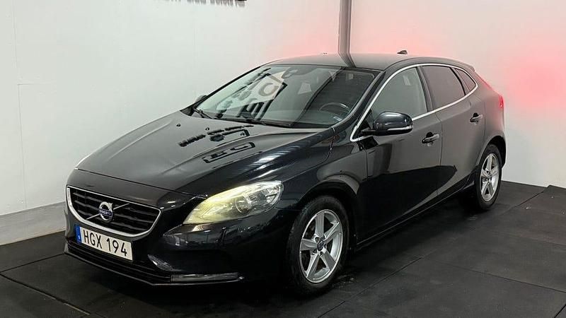 Begagnad Volvo V40 Momentum 116 HK (85 kW) 2014 Svart Kombi