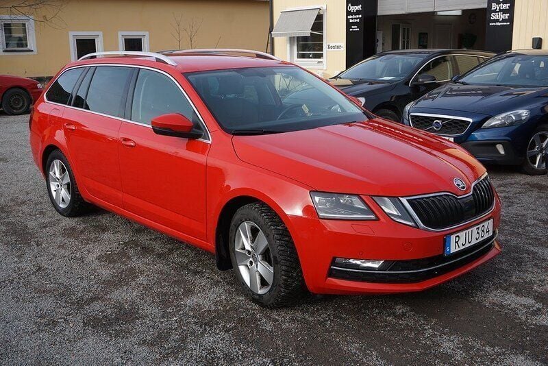 Röd Begagnad 2018 Skoda Octavia Style Kombi | 119 900 kr - Bild 1/4
