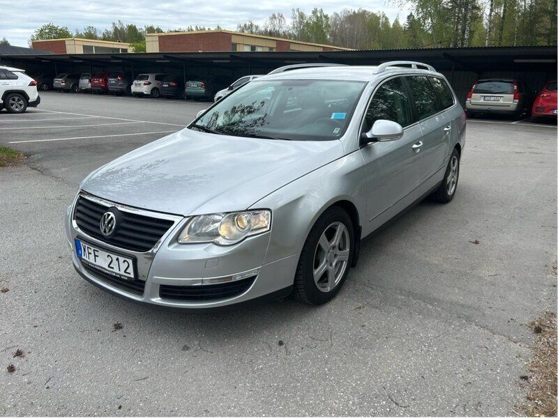 Silver Begagnad 2010 VW Passat Sportline Kombi | 27 000 kr (Superpris) - Bild 1/4