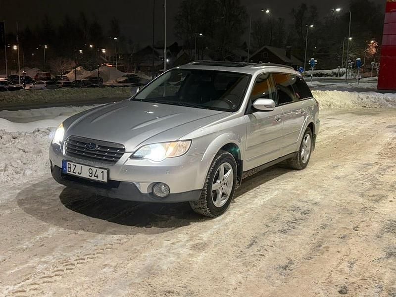 Ljus grå Begagnad 2007 Subaru Outback Kombi | 49 900 kr (Marknadspris) - Bild 1/4