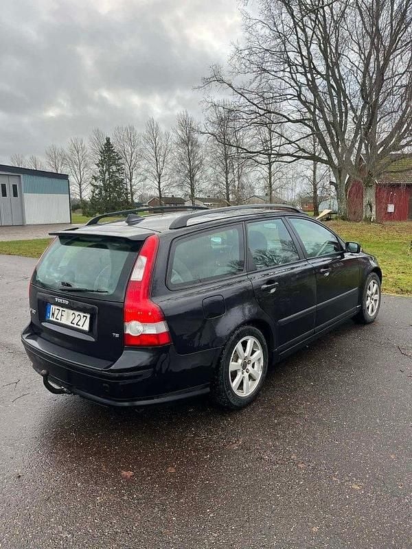 Svart Begagnad 2006 Volvo V50 Kinetic Kombi | 22 900 kr (Superpris) - Bild 1/4