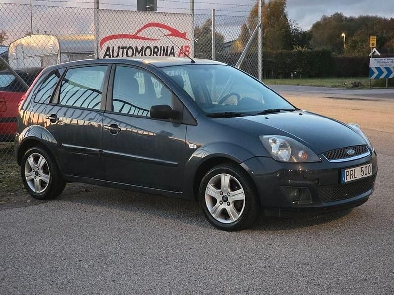 Begagnad Ford Fiesta 80 HK (58 kW) 2008 Grå Halvkombi