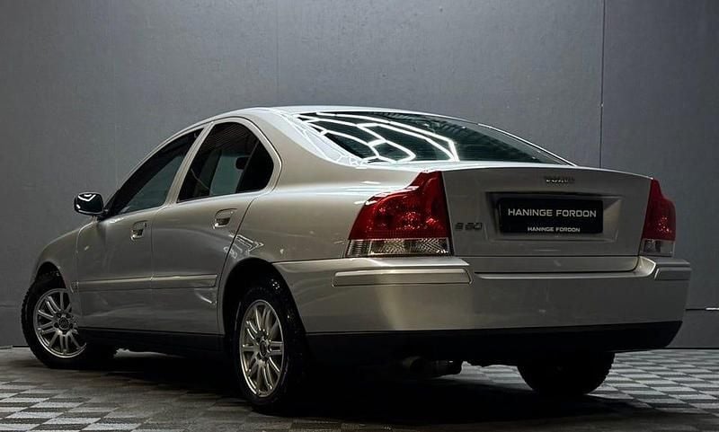 Begagnad Volvo S60 140 HK (102 kW) 2005 Grå Sedan