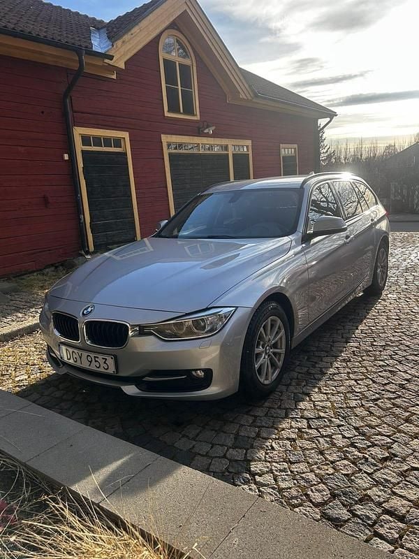 Begagnad 2014 BMW 320 Kombi | 112 000 kr (Bra pris) - Bild 1/4