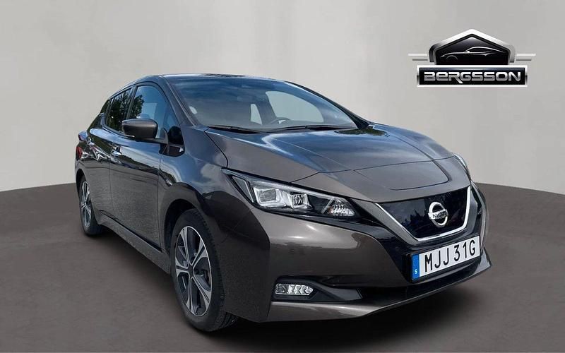 Brun Begagnad 2021 Nissan Leaf 360º Halvkombi | 179 900 kr (Marknadspris) - Bild 1/4