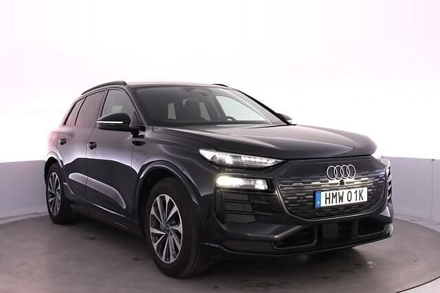 Svart Begagnad 2025 Audi Q6 e-tron Proline SUV | 699 000 kr - Bild 1/4